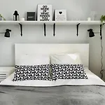 Cozy In The Heart Of Jewish District *