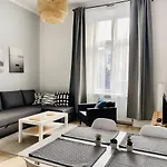 Cozy In The Heart Of Jewish District