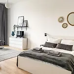 Cozy In The Heart Of Jewish District *