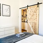 Cozy In The Heart Of Jewish District *