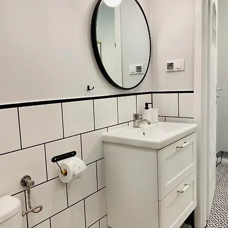 Cozy In The Heart Of Jewish District Апартаменты *