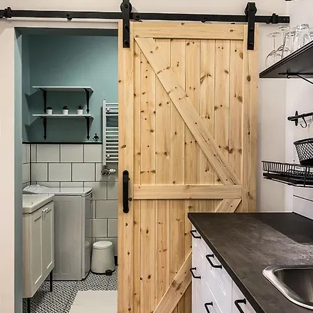 Cozy In The Heart Of Jewish District