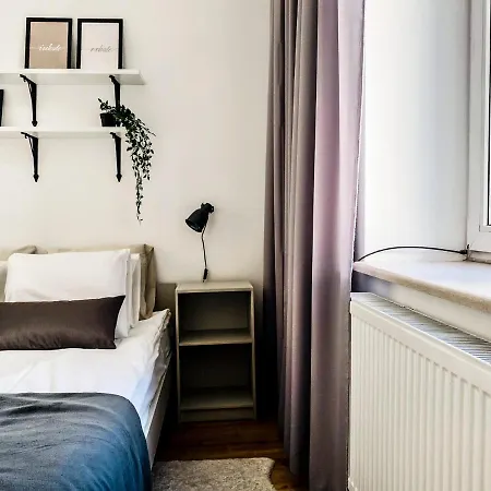Cozy In The Heart Of Jewish District Apartment