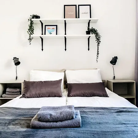 Апартаменты Cozy In The Heart Of Jewish District